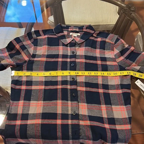 Flannel shirt + free gift 🎁 Size label M, runs small - Picture 6 of 7